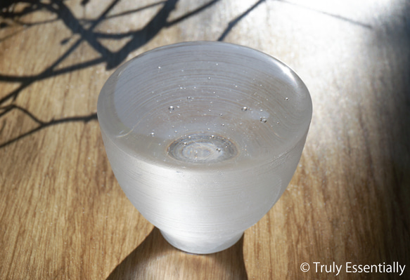 無色透明ガラスのインテリアトレイ -「 灯りのたね 」● 9cm ● 光沢 1枚目の画像