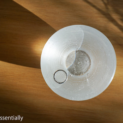 無色透明ガラスのインテリアトレイ -「 灯りのたね 」● 9cm ● 光沢 3枚目の画像