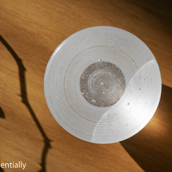 無色透明ガラスのインテリアトレイ -「 灯りのたね 」● 9cm ● 光沢 2枚目の画像