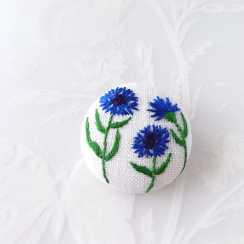 特価)くるみボタン 立体刺繍 ブローチ こんな刺繍、他にない(*´艸`) ふっくら立体刺繍を作り出した11年