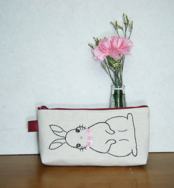 ヴィンテージ　手刺繍　うさぎのフィレレース【sa445】 うさぎさんとラベンダーの刺繍をしてみましょう。（無料図案有り