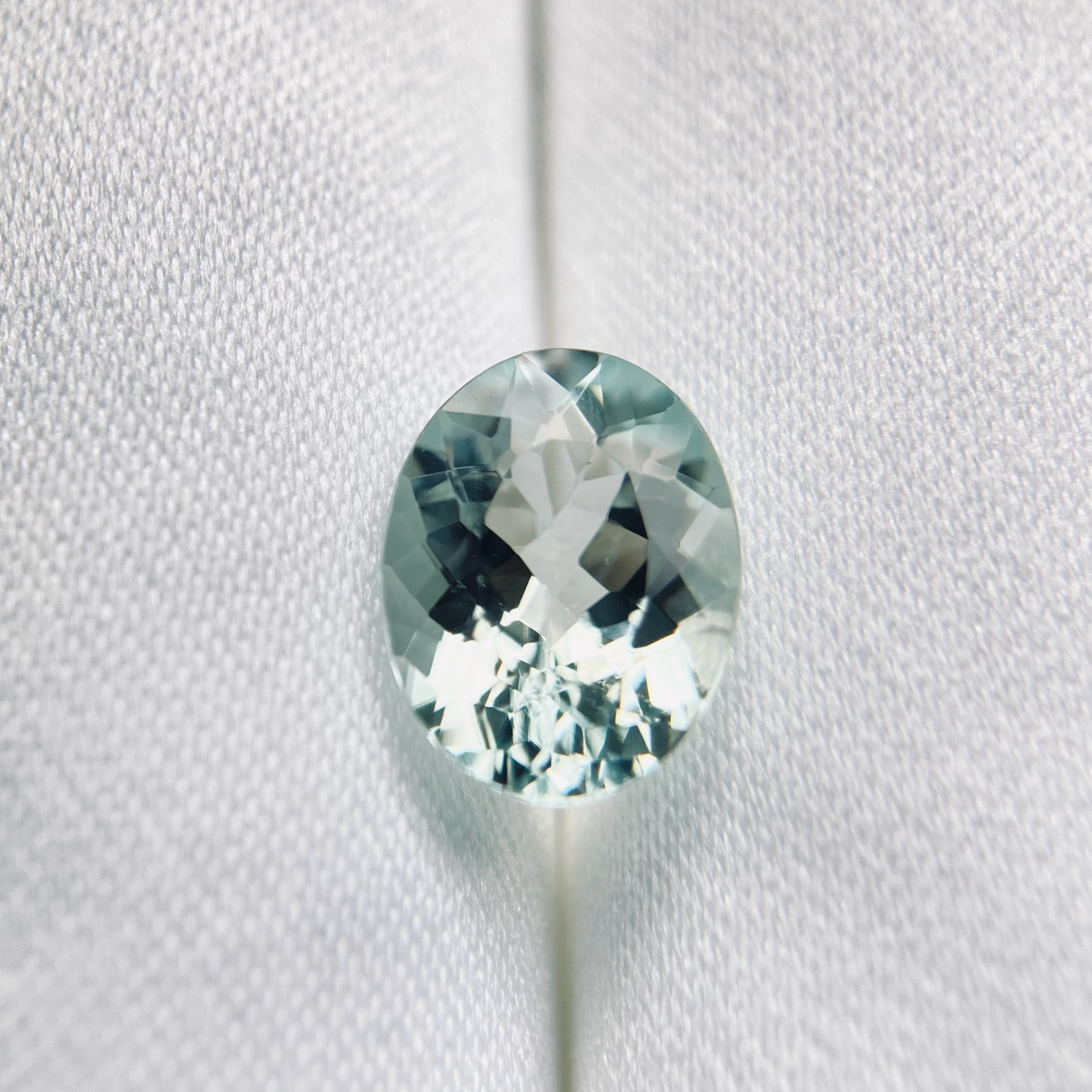 アンブリゴナイト【AMBLYGONITE】