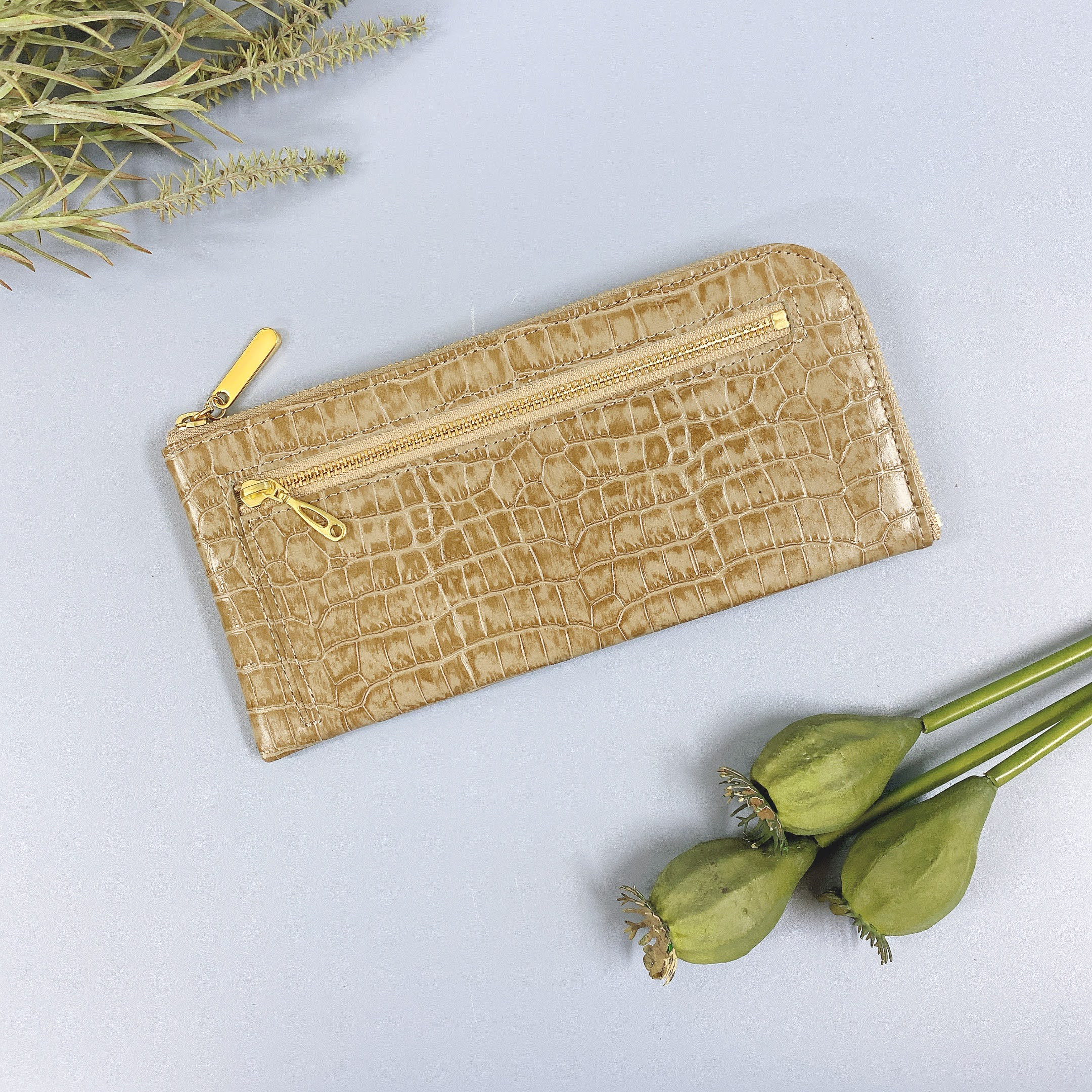 薄くて軽くて大容量なL字長財布 14枚カードポケット 牛革クロコ型押し  トープ Squeeze