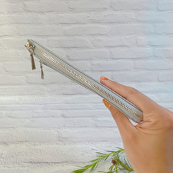 薄くて軽くて大容量なL字長財布 14枚カードポケット 牛革 シュリンクシルバー 3枚目の画像