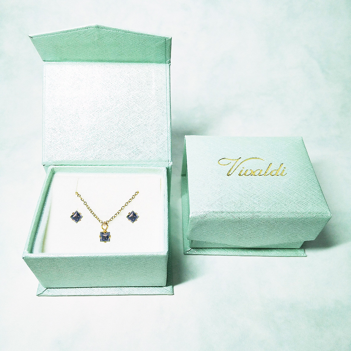 アイオライト(スクエアカット)のピアス&ネックレス 2点セット　[送料無料] 12,358円