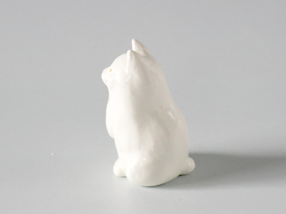 白猫の置物 2枚目の画像