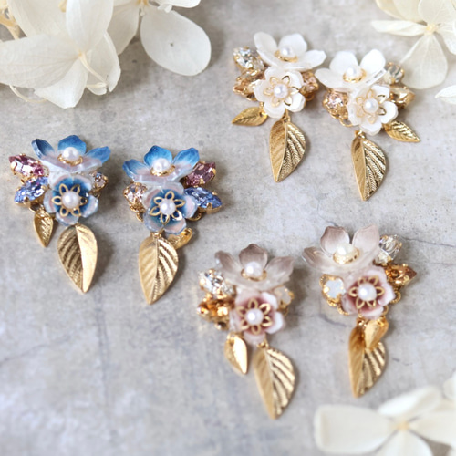 クラシックブルーの花とbijou＊葉っぱの華やかピアス／イヤリング （青