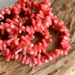 【再入荷】コーラル 珊瑚（染・ピンク）さざれスティック 天然石パーツ 2枚目の画像