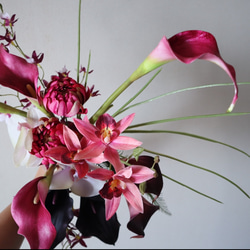 モーヴピンクの胡蝶蘭とリリィのクラッチブーケ♡ 高級造花 ウェディングブーケ アーティフィシャルフラワー 6枚目の画像