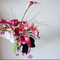モーヴピンクの胡蝶蘭とリリィのクラッチブーケ♡ 高級造花 ウェディングブーケ アーティフィシャルフラワー 3枚目の画像