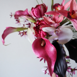 モーヴピンクの胡蝶蘭とリリィのクラッチブーケ♡ 高級造花 ウェディングブーケ アーティフィシャルフラワー 2枚目の画像