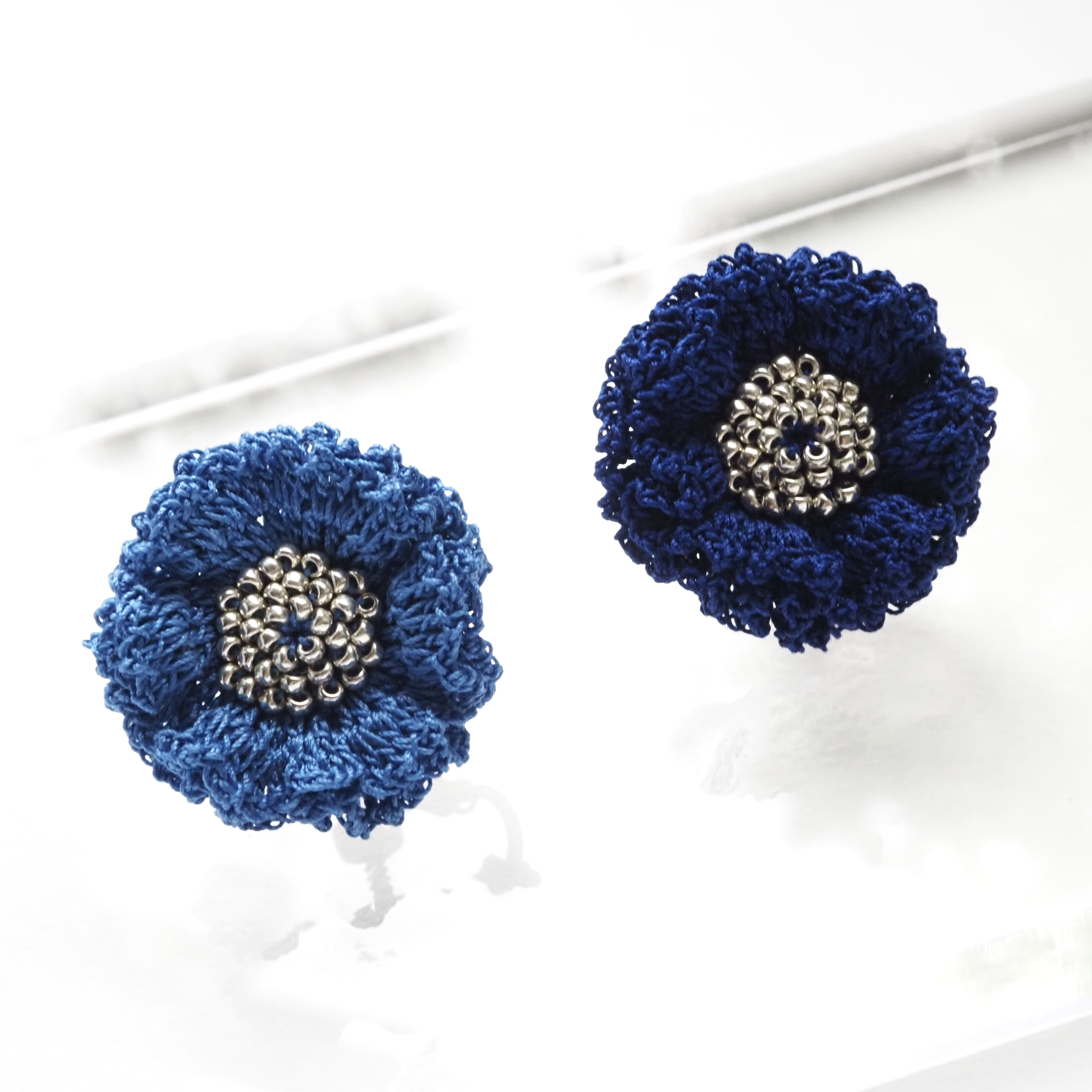 お花ピアス　青