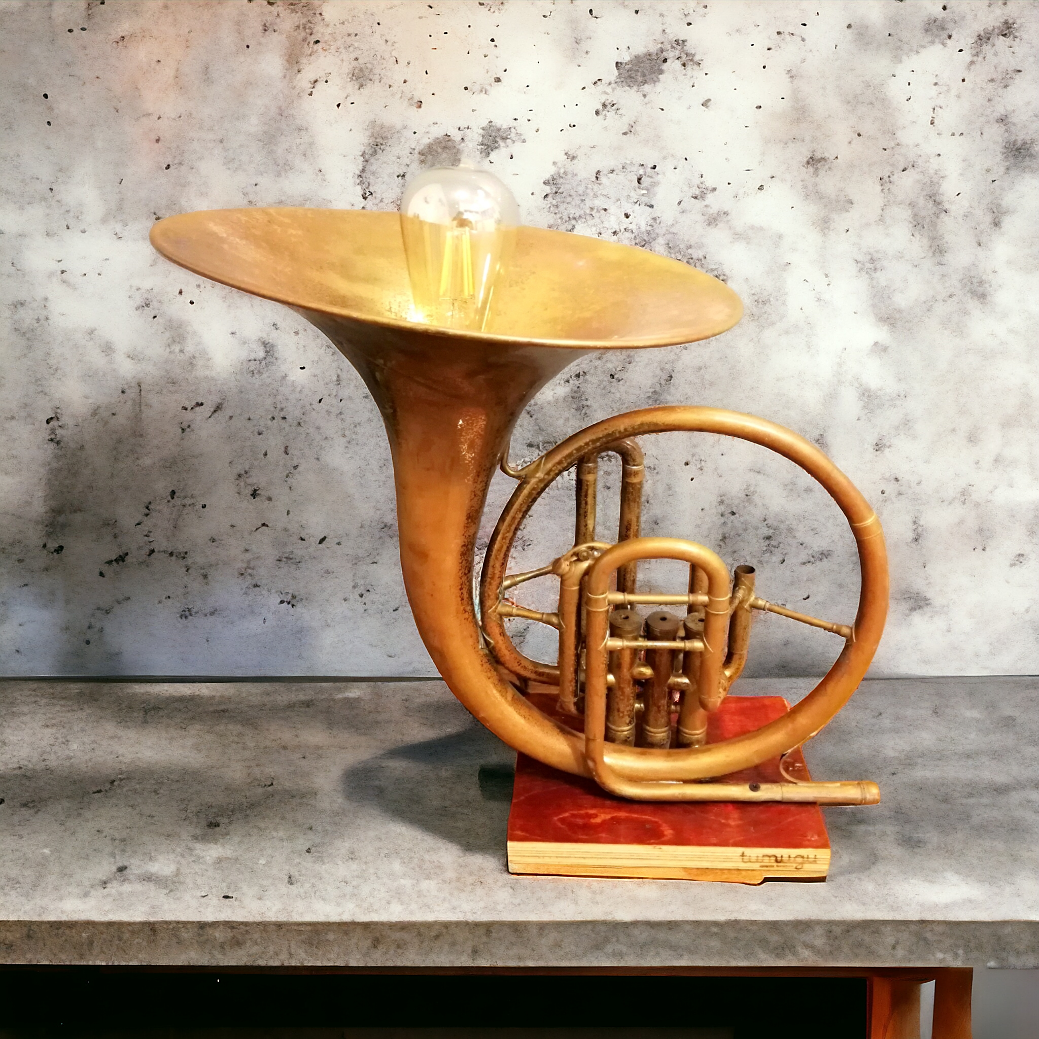 スタンドライト 「Horn（ホルン）」　照明アップサイクル