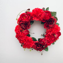 母の日フラワー　赤いカーネーションと赤薔薇のリース　ギフト　赤　還暦　壁飾り　誕生日　造花　母の日　無料ラッピング 5枚目の画像