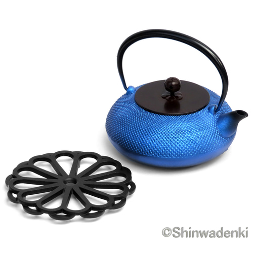 お取り寄せ】南部鉄器 鉄瓶 平丸アラレ（瑠璃色・銅蓋）1.2L 内面