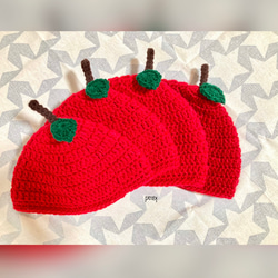 【累計100枚達成♡再販】Lサイズ　赤りんご帽子•どんぐり帽子・毛糸 2枚目の画像