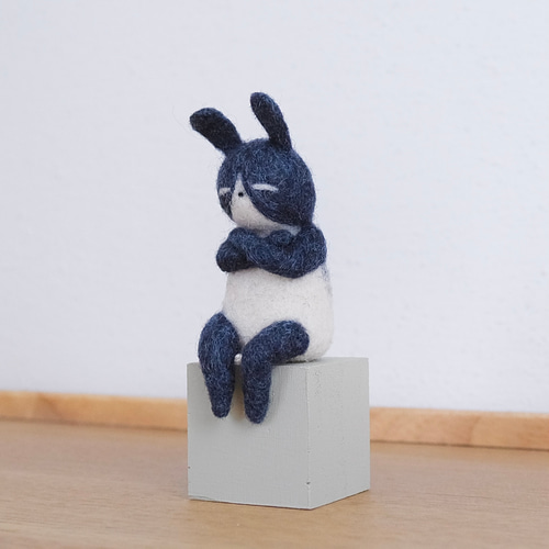 うたたねウサギ：navy【羊毛フェルト】 羊毛フェルト hikidashi no oku