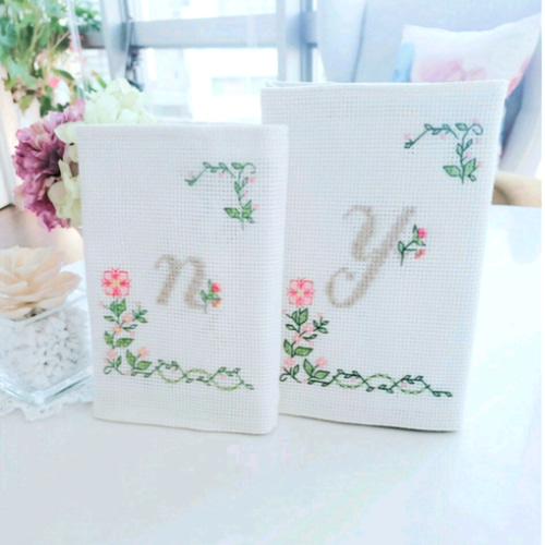 再販×100超》ｲﾆｼｬﾙ入り手刺繍 ブックカバー( 聖書・讃美歌、新書