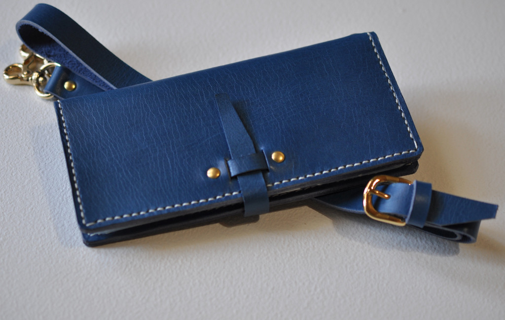 ＊ショルダーベルト付き＊オイルドヌメ革＊Iphone 本革手帳型スマホケース 4,900円