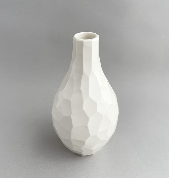 花器 花瓶 (白）Vase (white) 陶磁器製　 3枚目の画像