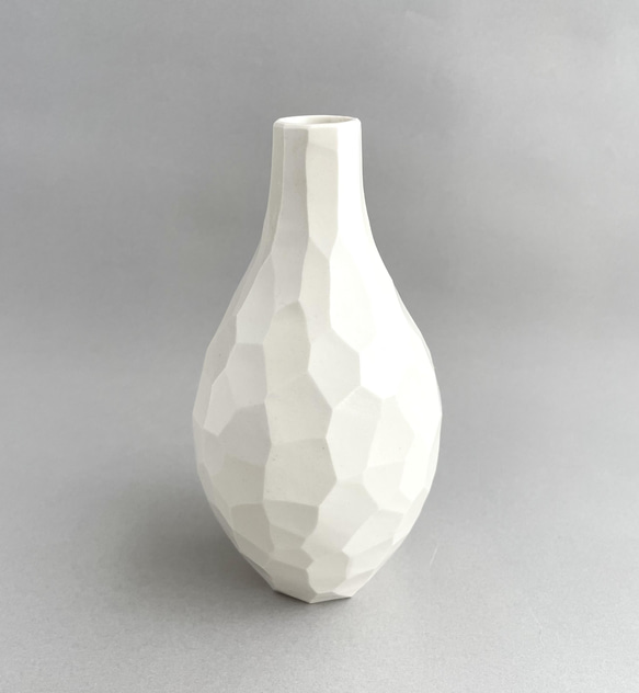 花器 花瓶 (白）Vase (white) 陶磁器製　 2枚目の画像