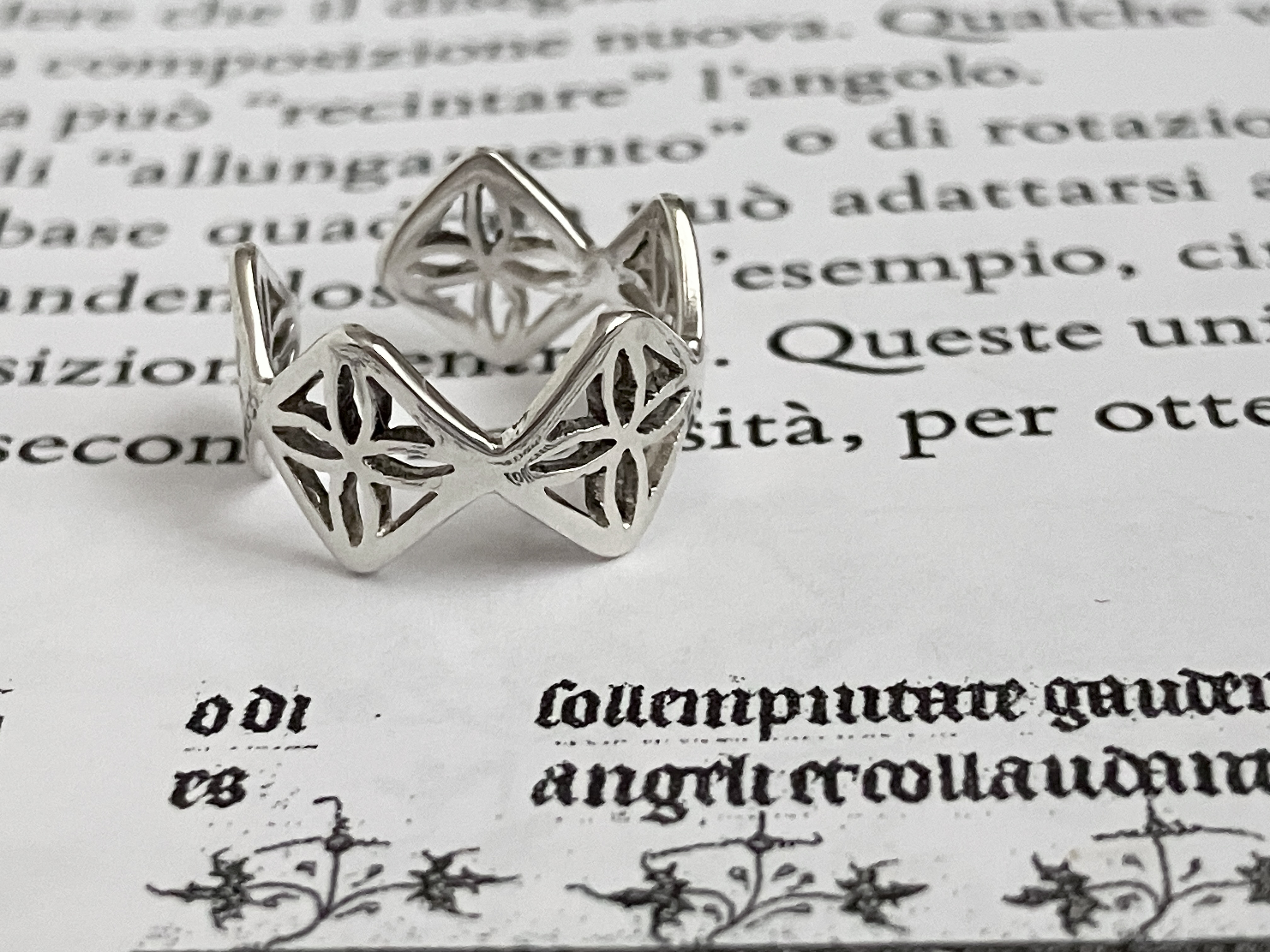 レースのようなデザインの透かし彫りシルバー925イヤーカフ“Merletto”