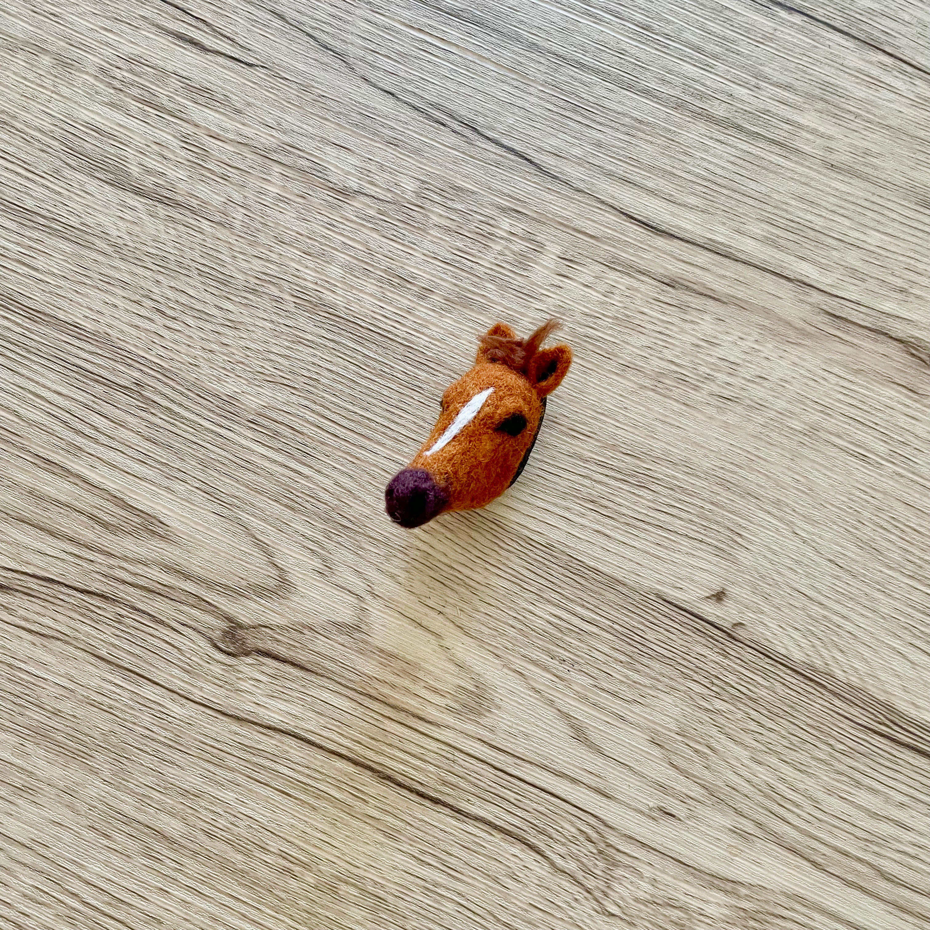 馬の顔ブローチ 4,814円