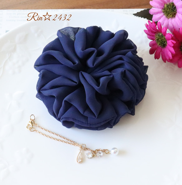 シュシュ ヘアゴム ネイビー/アイボリー/チャーム