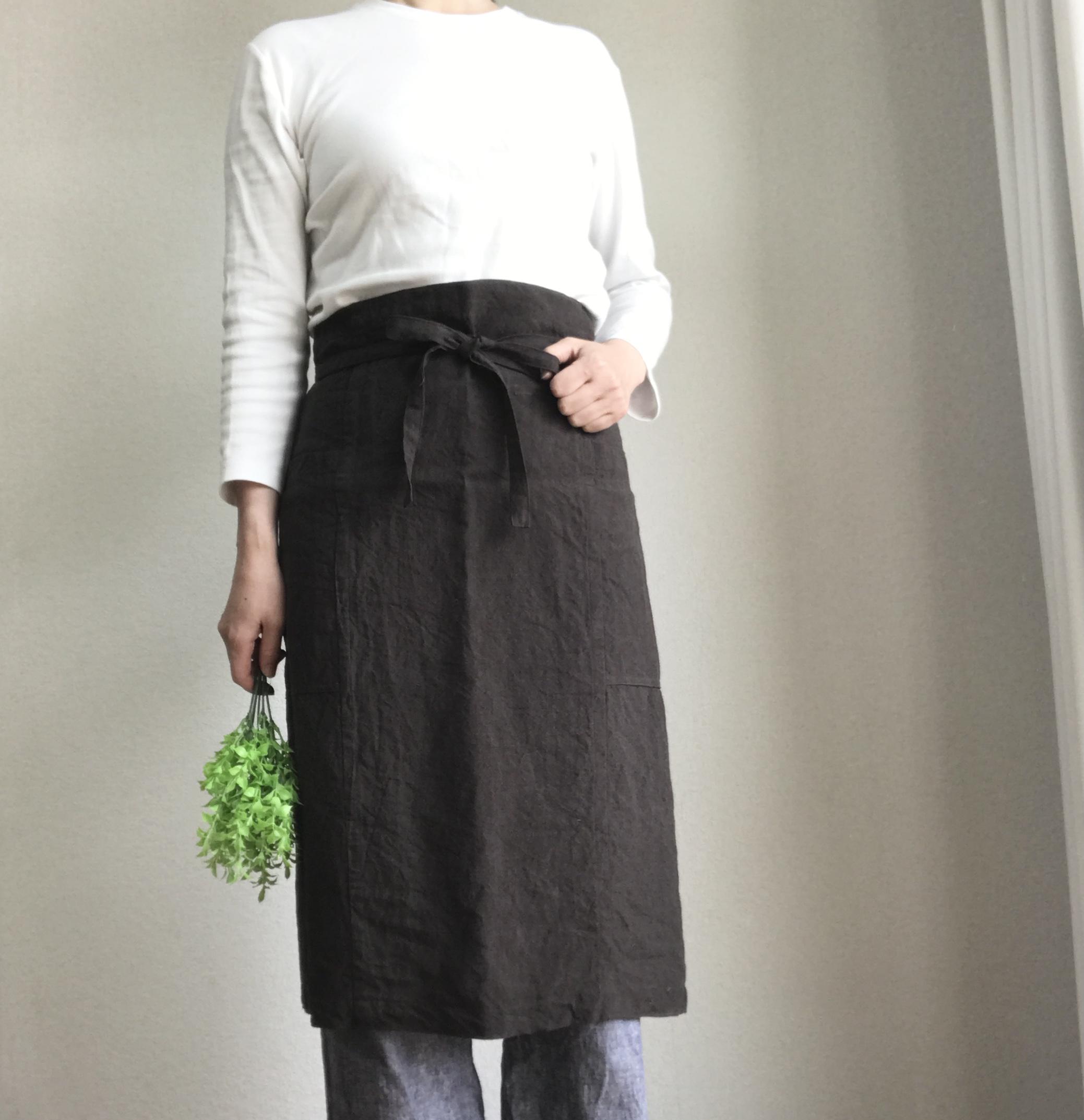 洗いこまれた自然な風合いのソムリエエプロン　ベルギーリネン　ダークブラウン　２５番手