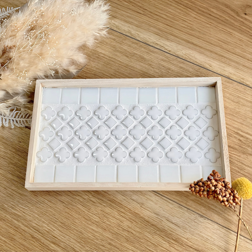 ガラスタイルとお花の真っ白なトレー 美濃焼モザイクタイル 小物入れ