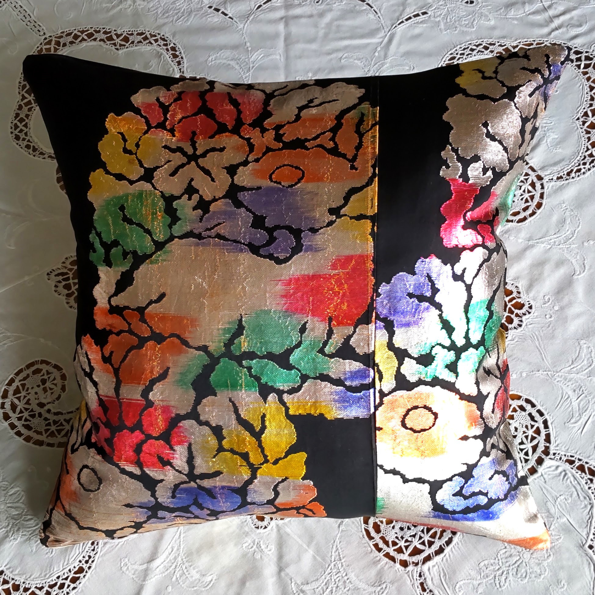 図案化した兎の帯クッションカバー