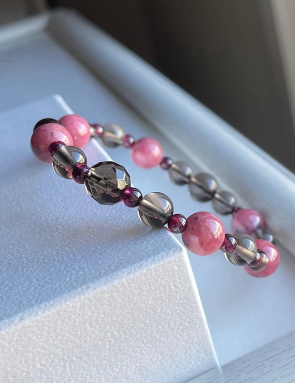 ロードナイト、ワインレッドガーネット、スモーキークォーツの  