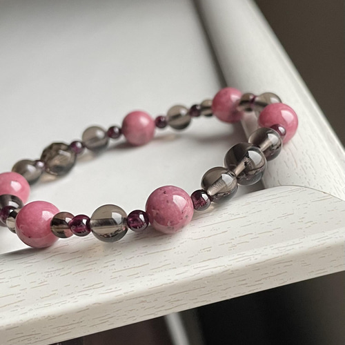 ロードナイト、ワインレッドガーネット、スモーキークォーツの  