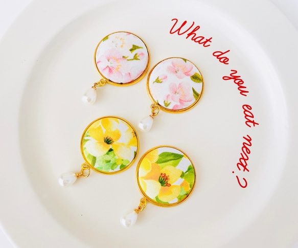 【#12】韓国ファブリックのくるみボタン　イヤリング　ピアス　ゴールド　菜の花　大ぶり　パール   ミール皿 2枚目の画像