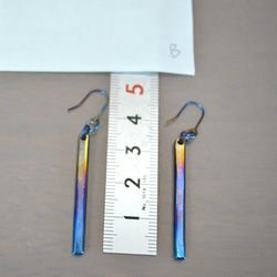 Titanium　pierced earrings・チタンだけで出来たピアス３５mm=グラデ= 3枚目の画像