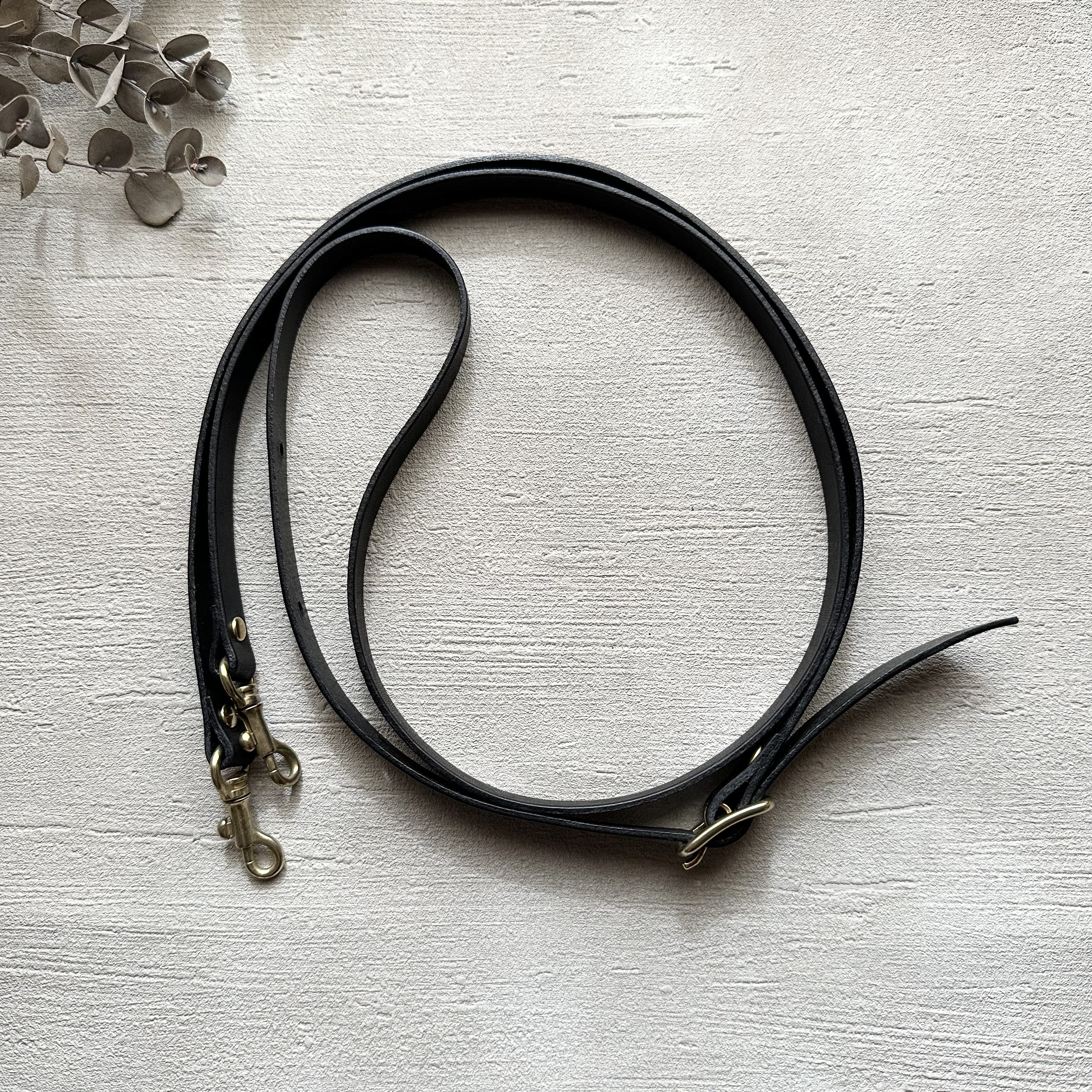 牛毛皮ハラコ iPhoneケース ホルスタイン柄 / 黒〖全機種対応〗〖受注制作〗