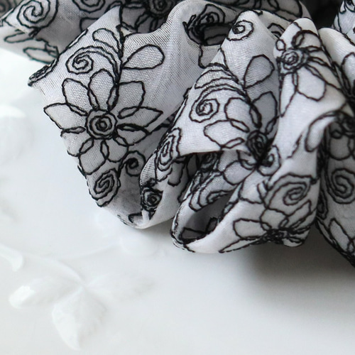 刺繍入りオーガンジー】ハリのあるオーガンジーを2枚重ねたフェミニン