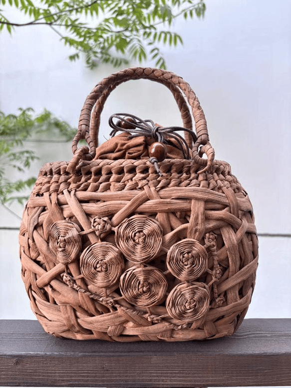 国産山葡萄 籠バッグ 内布付き 乱れ編み、花編み 巾着タイプ内布 丸い