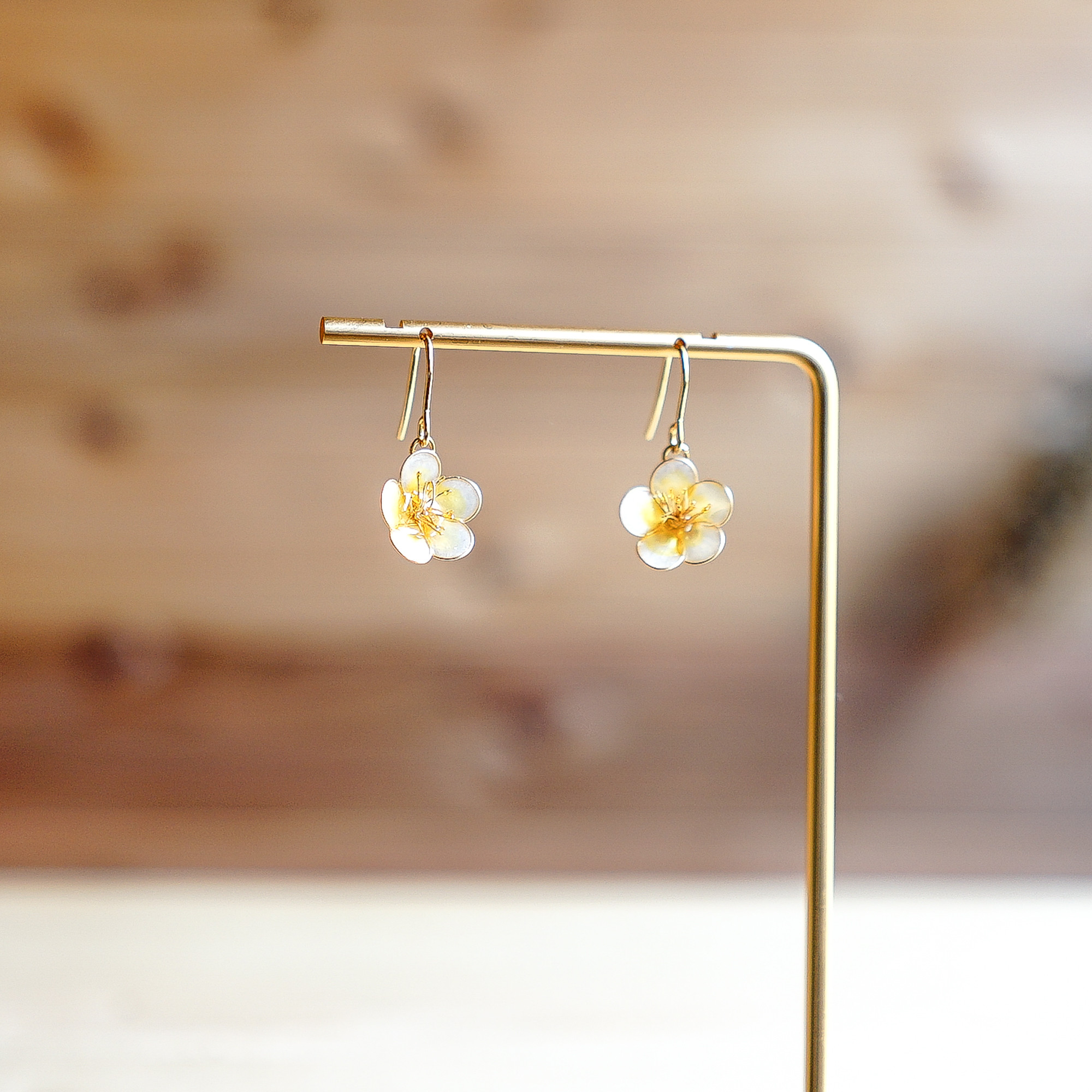 夏山の宝石 チングルマの耳飾り｜高山植物・ピアス・イヤリング