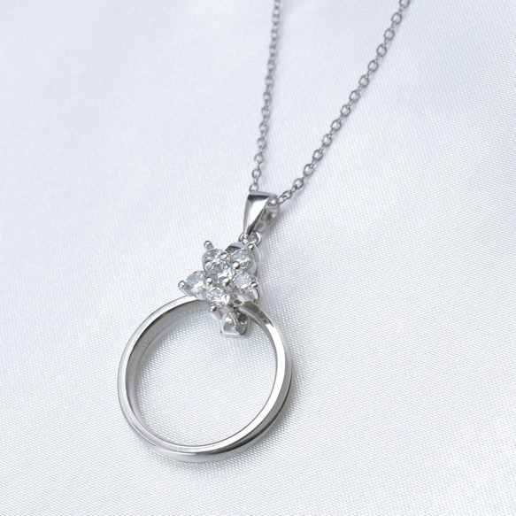 【再版】号数が合わなくなった大切なリングをネックレスに ジルコニア入りフラワーモチーフ 安心安全のステンレスチェーンつき 6枚目の画像