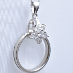 【再版】号数が合わなくなった大切なリングをネックレスに ジルコニア入りフラワーモチーフ 安心安全のステンレスチェーンつき 5枚目の画像