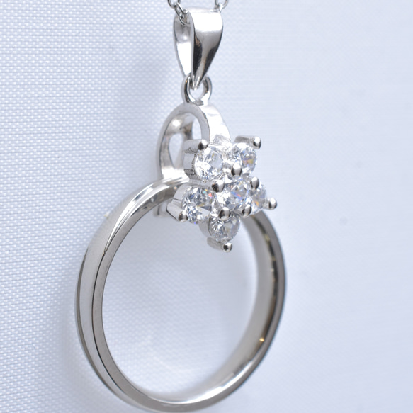 【再版】号数が合わなくなった大切なリングをネックレスに ジルコニア入りフラワーモチーフ 安心安全のステンレスチェーンつき 5枚目の画像