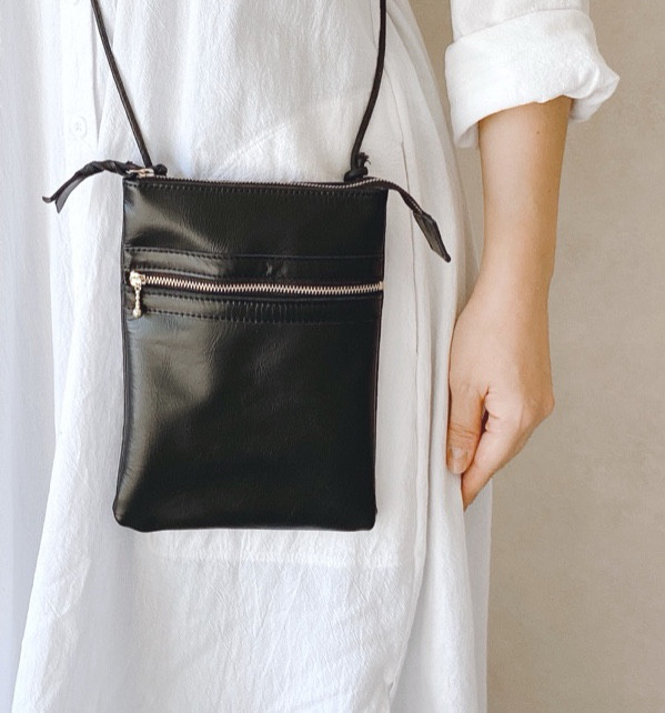 サコッシュ スマート レザー  本革  長財布サイズ ブラック