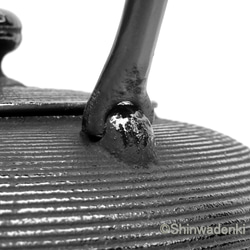 南部鉄器 鉄瓶 糸目（黒）1.5L 内面漆焼付・酸化被膜仕上 日本製 ガス・IH対応 10枚目の画像