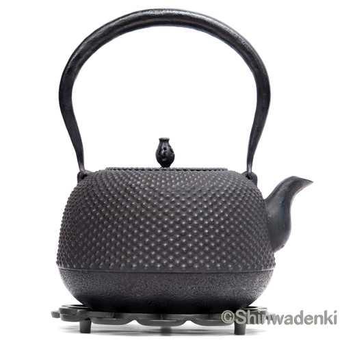 成龍堂鋳造所 齋峰作 南部鉄器 鉄瓶 丸南部アラレ1.8L 内面漆 成龍堂鋳造所 齋峰作 南部鉄器 鉄瓶 丸南部アラレ1.8L 内面漆