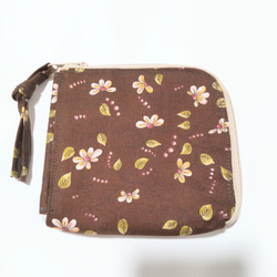 小さな草花柄のL字ファスナー財布（ブラウン） 2枚目の画像