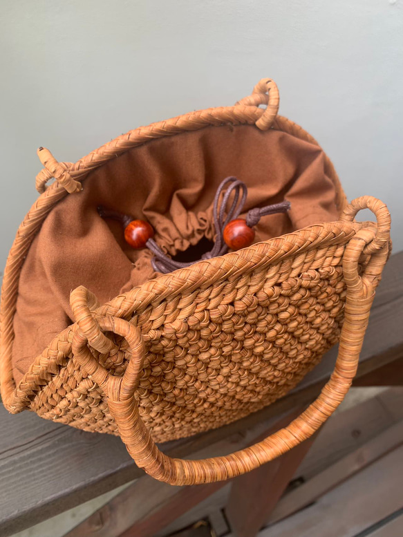 山葡萄　山葡萄籠バッグ　手作り　山葡萄かごバッグ　内布付き、小粒花編み 