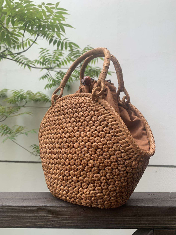 山葡萄　山葡萄籠バッグ　手作り　山葡萄かごバッグ　内布付き、小粒花編み 