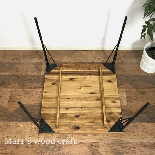 国産杉の無垢材ダイニングテーブル 80x80cm オイル仕上げ ダーク 国産杉の無垢材ダイニングテーブル 80x80cm オイル仕上げ ダーク