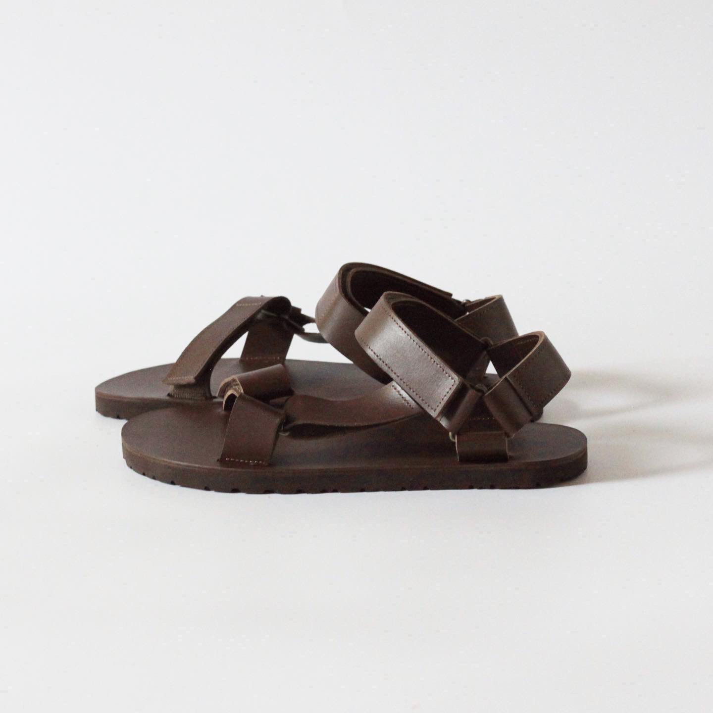 【翌日発送／送料無料】 足に馴染むレザーサンダル 「Sandals (dark brown)」